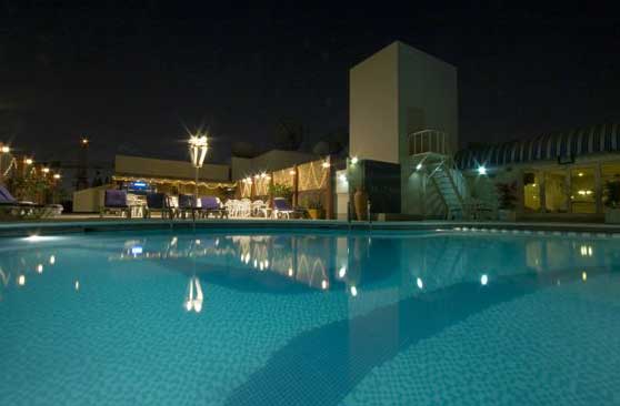 Dubai, Avari Hotel